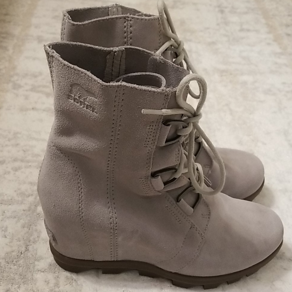 Light grey suede Sorel boots